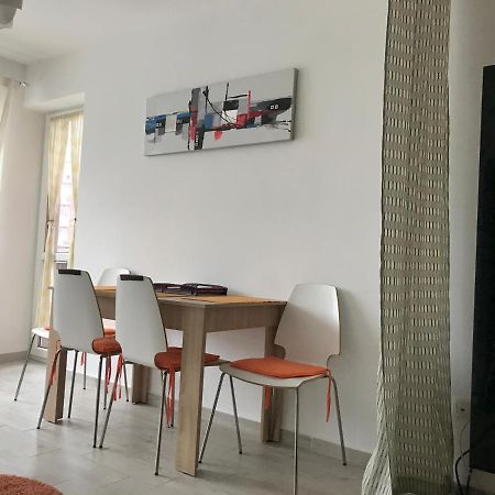 Aki Studio Apartment Brasov Bagian luar foto